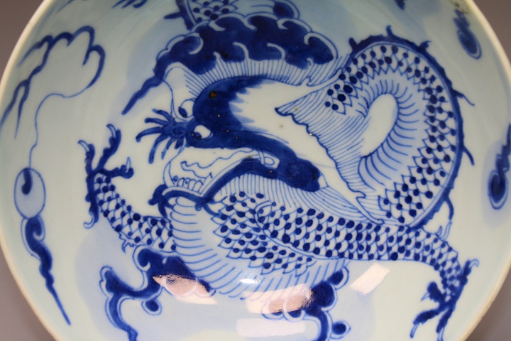 古玩陶瓷清乾隆·青花過墻龍紋大碗拍賣，當前價格2800元