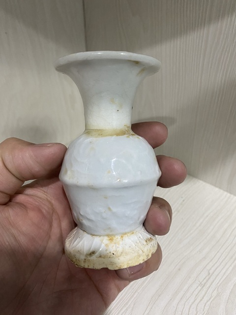 古玩陶瓷白瓷花卉紋撇口瓶拍賣(mài)，當(dāng)前價(jià)格580元