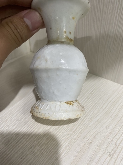 古玩陶瓷白瓷花卉紋撇口瓶拍賣(mài)，當(dāng)前價(jià)格580元