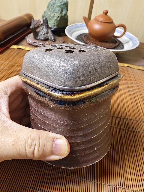 古玩陶瓷吉州窯系褐釉香爐拍賣，當(dāng)前價(jià)格7980元