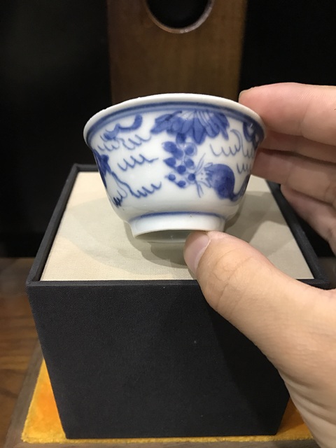 古玩陶瓷(已實物鑒真)清-康熙-松鼠葡萄紋青花-主人杯拍賣,當前價格826元