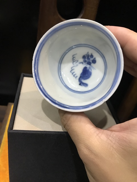 古玩陶瓷(已實物鑒真)清-康熙-松鼠葡萄紋青花-主人杯拍賣,當前價格826元