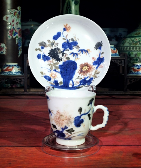 古玩陶瓷【佳士得精品放漏
】清早·南京號(hào)青花加彩竹石花卉紋杯碟一套拍賣，當(dāng)前價(jià)格5980元