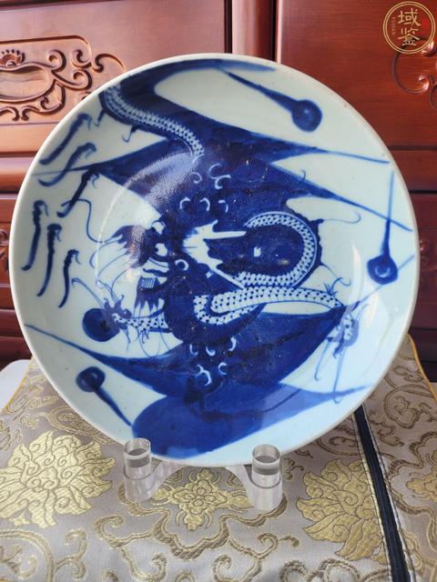 古玩陶瓷清乾隆 青花過墻龍紋盤拍賣，當前價格10000元