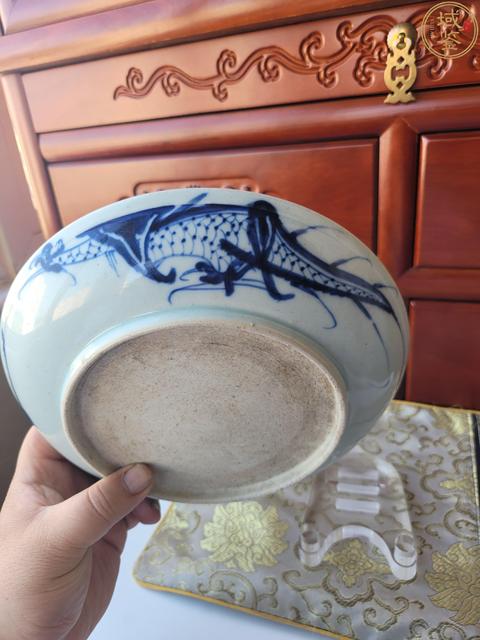 古玩陶瓷清乾隆 青花過墻龍紋盤拍賣，當前價格10000元