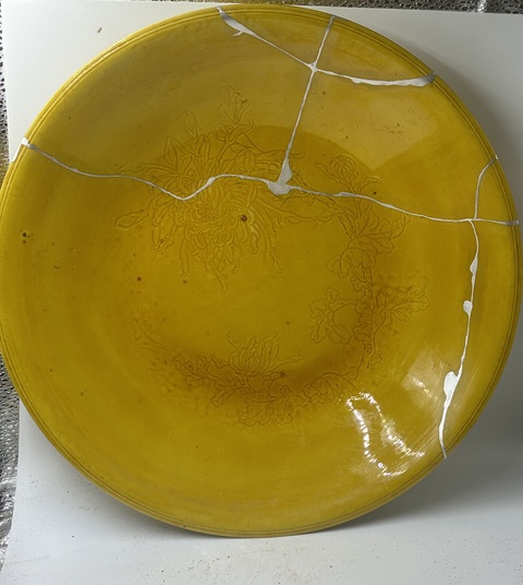 古玩陶瓷清末-嬌黃釉暗刻花卉紋賞盤拍賣,當(dāng)前價(jià)格10100元