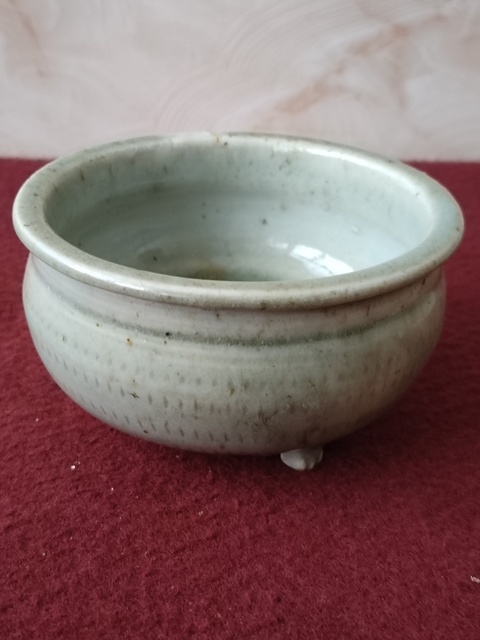 古玩陶瓷龍泉青瓷跳刀紋三足爐拍賣，當前價格2600元