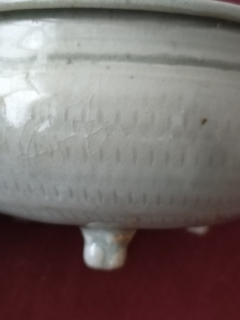 古玩陶瓷龍泉青瓷跳刀紋三足爐拍賣，當前價格2600元