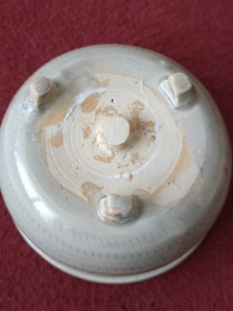 古玩陶瓷龍泉青瓷跳刀紋三足爐拍賣，當前價格2600元