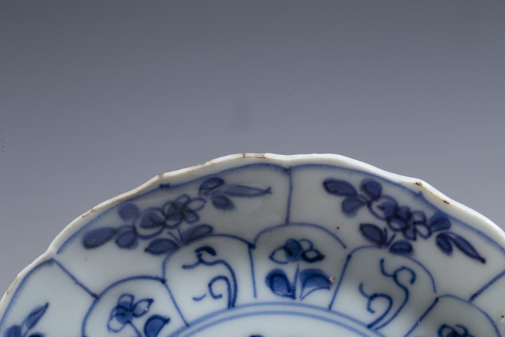 古玩陶瓷清康熙·青花開(kāi)窗盆花紋花口碟一對(duì)拍賣(mài)，當(dāng)前價(jià)格2900元