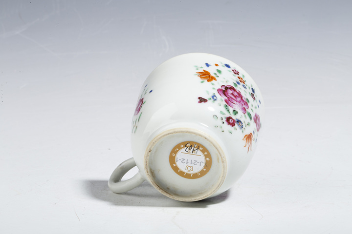 中国　清時代　乾隆年製　藍釉粉彩花卉紋杯2点　送料込み250630 中国 清時代 乾隆年製 藍釉粉彩花卉紋杯2点 送料込み250630