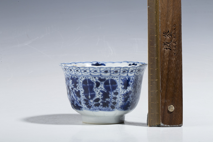 古玩陶瓷清光緒·青花開窗花卉紋花口杯拍賣,當前價格1200元