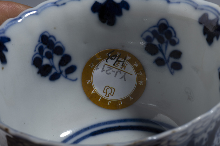 古玩陶瓷清光緒·青花開窗花卉紋花口杯拍賣,當前價格1200元
