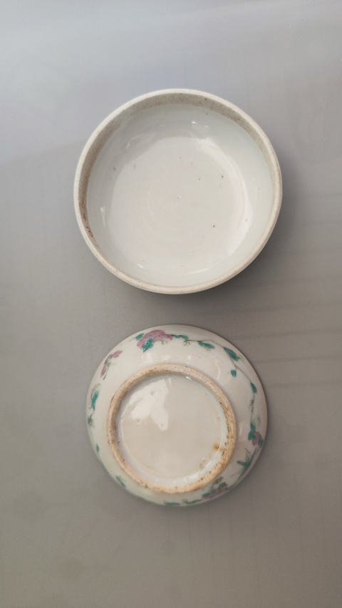 古玩陶瓷清晚·粉彩博古紋蓋盒真品鑒賞圖