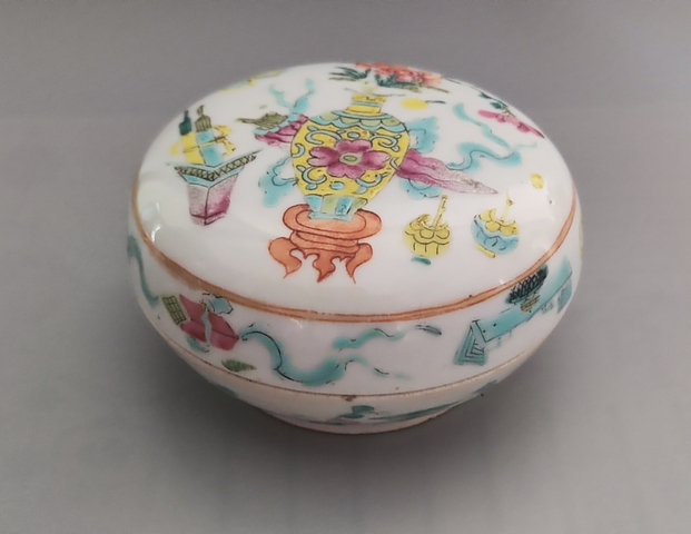 古玩陶瓷清晚·粉彩博古紋蓋盒真品鑒賞圖