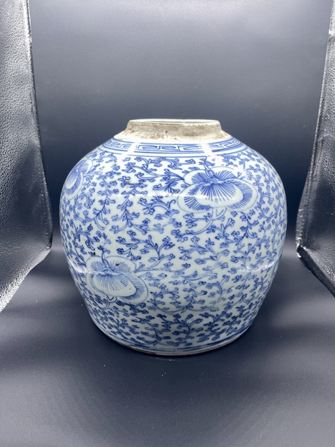 古玩陶瓷清·嘉慶 青花纏枝花卉紋蓋罐拍賣，當前價格2500元