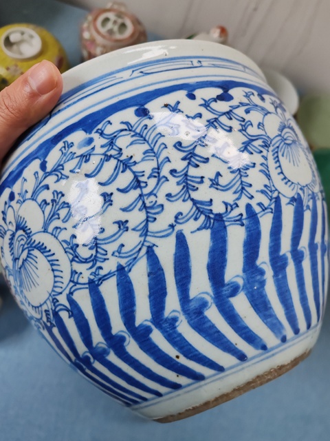 古玩陶瓷清中期青花纏枝花卉紋卷缸拍賣,當前價格2280元