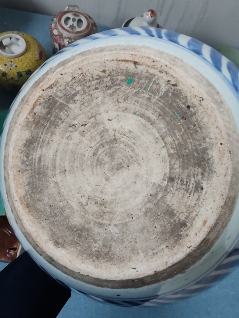 古玩陶瓷清中期青花纏枝花卉紋卷缸拍賣,當前價格2280元