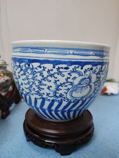 清中期青花纏枝花卉紋卷缸拍賣(mài)，當(dāng)前價(jià)格2280元