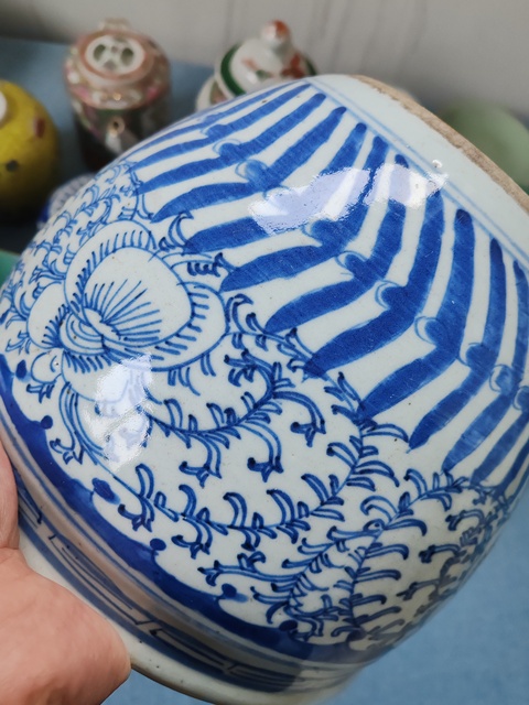 古玩陶瓷清中期青花纏枝花卉紋卷缸拍賣,當前價格2280元