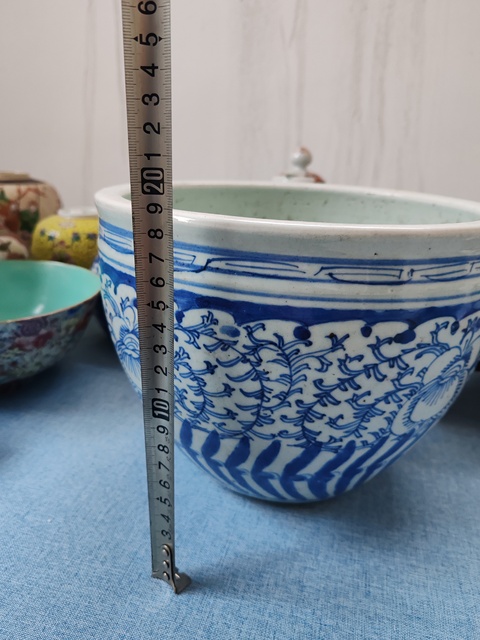 古玩陶瓷清中期青花纏枝花卉紋卷缸拍賣,當前價格2280元
