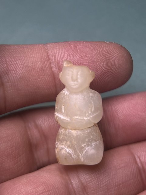 古玩玉器漢代白玉跪人拍賣,當前價格26800元