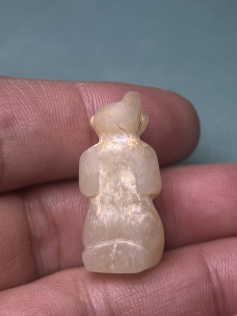 古玩玉器漢代白玉跪人拍賣,當前價格26800元