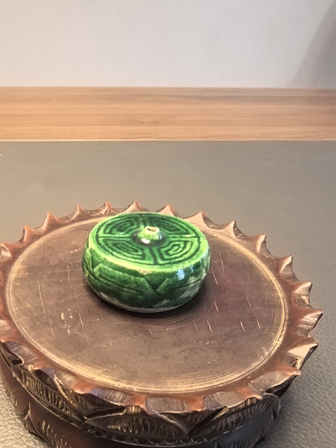 古玩陶瓷晚清綠釉回紋香插拍賣,當前價格298元