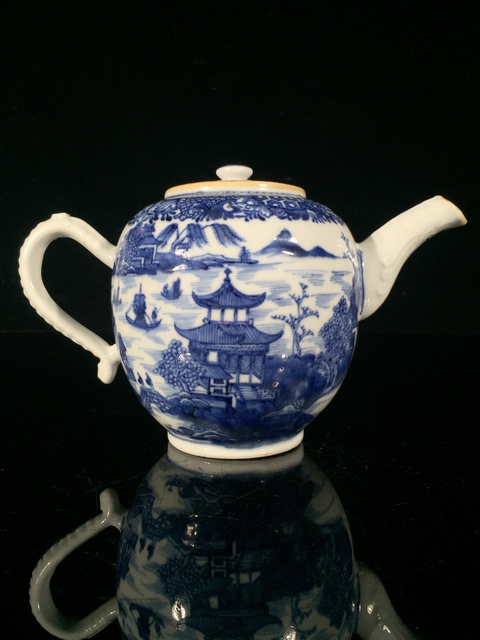 古玩陶瓷清乾隆樓臺亭閣山水紋青花執壺拍賣,當前價格2588元
