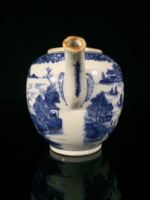 古玩陶瓷清乾隆樓臺亭閣山水紋青花執壺拍賣,當前價格2588元