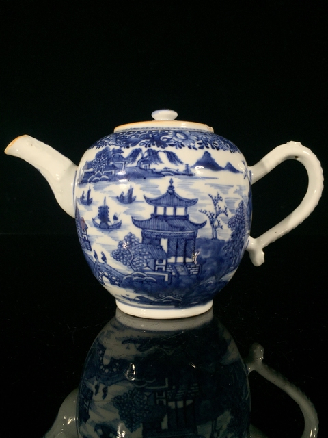 古玩陶瓷清乾隆樓臺亭閣山水紋青花執壺拍賣,當前價格2588元