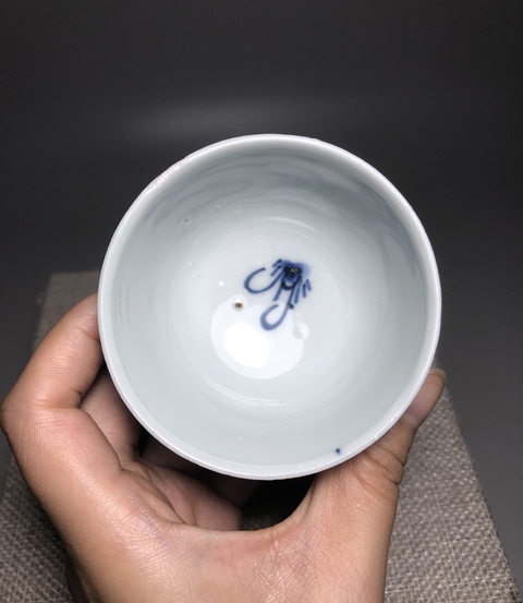 古玩陶瓷清康熙,青花洞石花卉紋杯拍賣,當前價格3000元