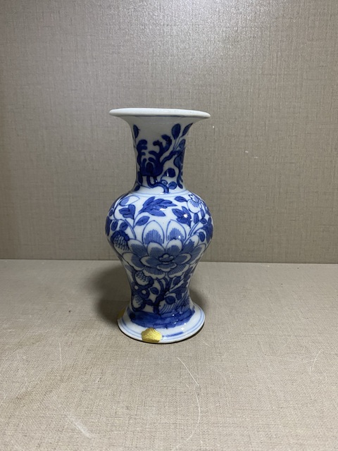 古玩陶瓷清中期青花花卉紋撇口瓶拍賣，當(dāng)前價格1200元