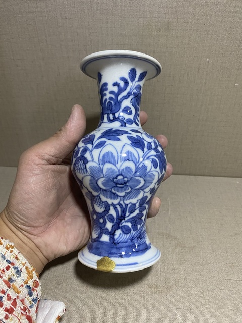 古玩陶瓷清中期青花花卉紋撇口瓶拍賣，當(dāng)前價格1200元