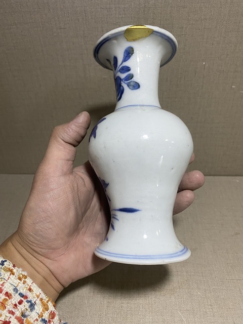 古玩陶瓷清中期青花花卉紋撇口瓶拍賣，當(dāng)前價格1200元