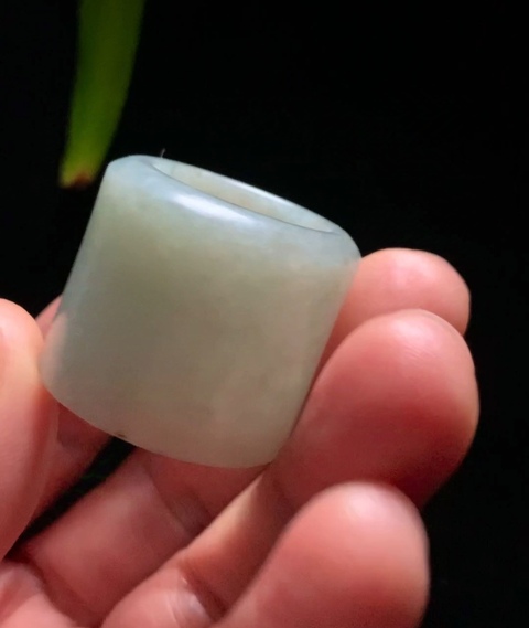 古玩玉器清代天然翡翠雕“素紋扳指”拍賣,當前價格2200元