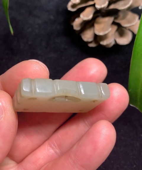 古玩玉器明打底和田玉雕“蹀躞”帶飾拍賣,當(dāng)前價(jià)格9800元