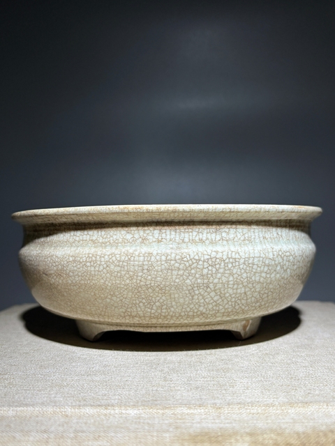 古玩陶瓷明代哥釉三足香爐拍賣,當前價格1388元