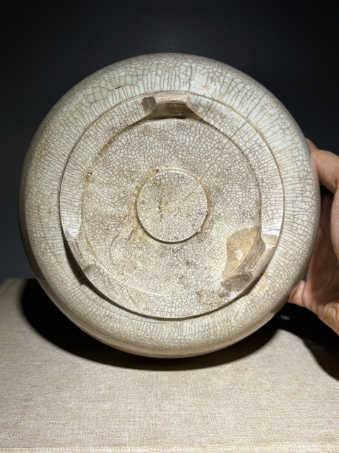 古玩陶瓷明代哥釉三足香爐拍賣,當前價格1388元