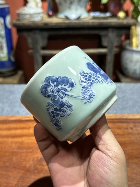 古玩陶瓷清代中期豆青青花夾白香爐拍賣,當前價格8800元