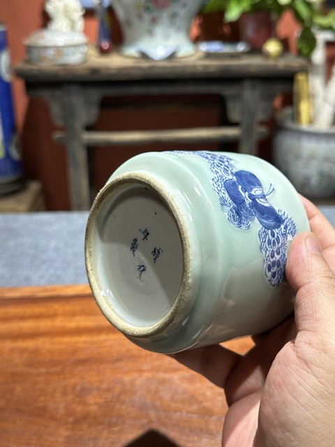 古玩陶瓷清代中期豆青青花夾白香爐拍賣,當前價格8800元