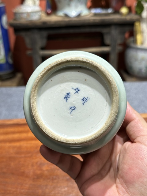 古玩陶瓷清代中期豆青青花夾白香爐拍賣,當前價格8800元