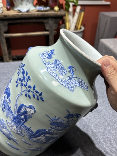 古玩陶瓷清代中期豆青青花高夾白人物紋燈籠尊拍賣，當(dāng)前價(jià)格26800元