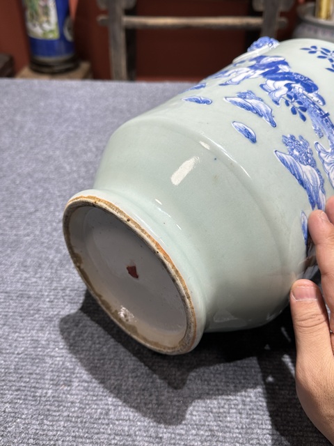 古玩陶瓷清代中期豆青青花高夾白人物紋燈籠尊拍賣，當(dāng)前價(jià)格26800元