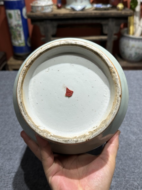古玩陶瓷清代中期豆青青花高夾白人物紋燈籠尊拍賣，當(dāng)前價(jià)格26800元