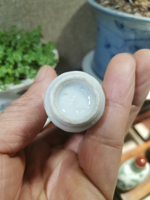 古玩陶瓷晚清甜白釉鼻煙壺拍賣,當(dāng)前價(jià)格1800元