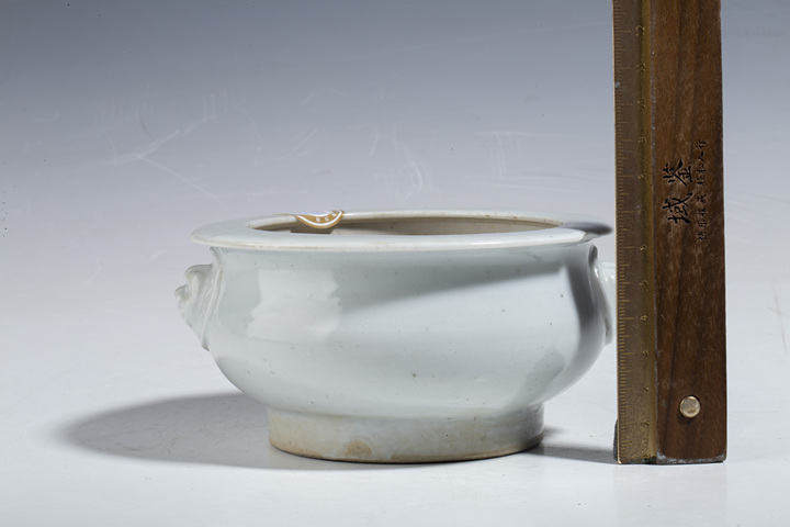古玩陶瓷(優品)清中晚·德化窯白釉獅耳香爐拍賣,當前價格0元