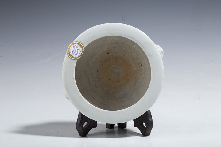 古玩陶瓷(優品)清中晚·德化窯白釉獅耳香爐拍賣,當前價格0元