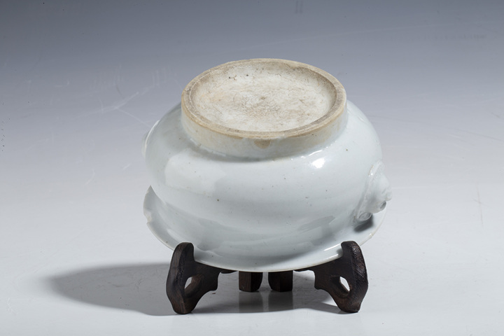 古玩陶瓷(優品)清中晚·德化窯白釉獅耳香爐拍賣,當前價格0元