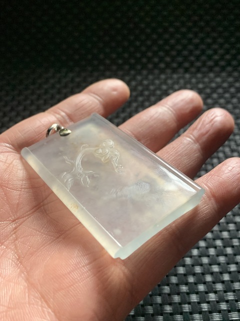 古玩玉器（當(dāng)代極品）頂級(jí)木那翡翠近玻璃種灑黃翡書形牌子拍賣，當(dāng)前價(jià)格130000元
